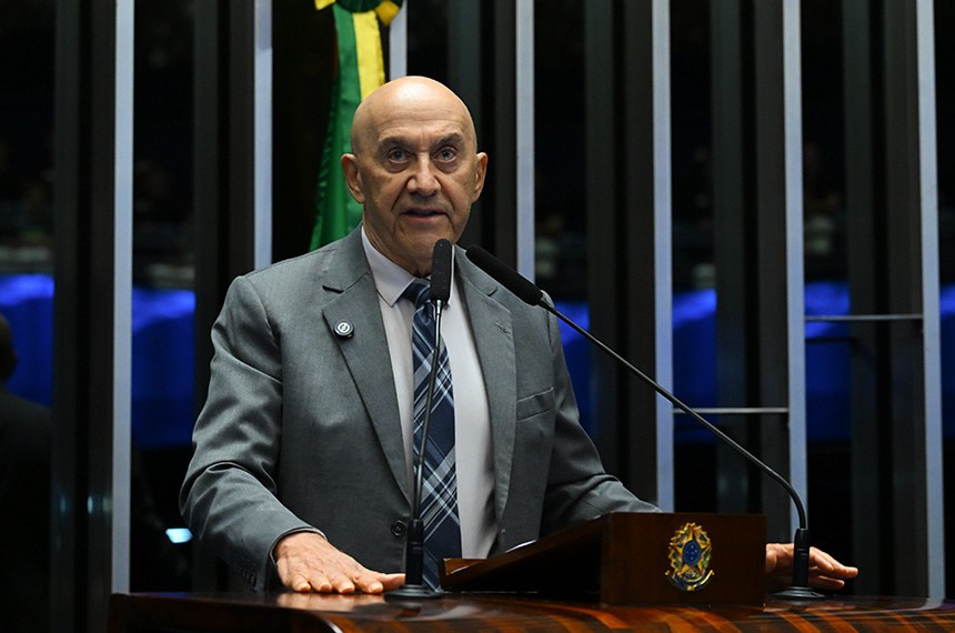 Em discurso, à tribuna, senador Confúcio Moura (MDB-RO).