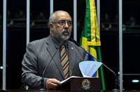 Paim comemora anúncio de aumento do salário mínimo em 2026