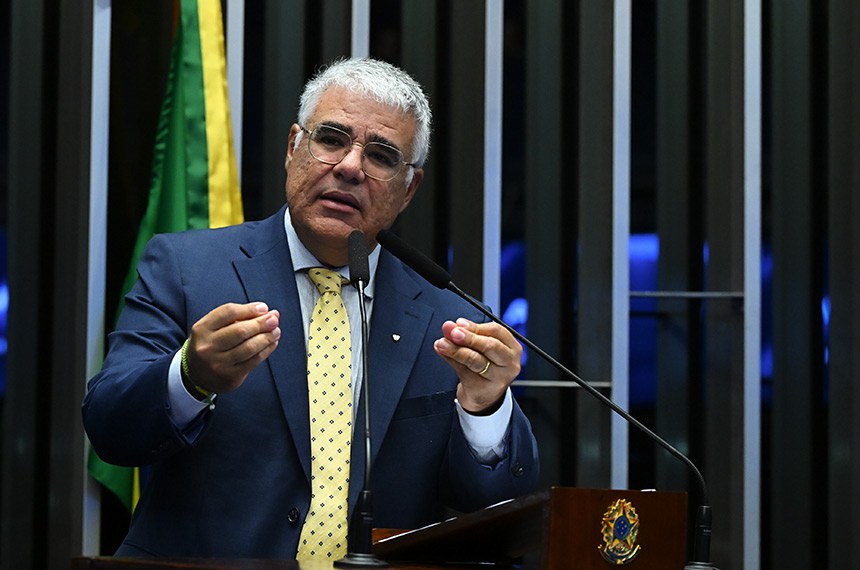 Em discurso, à tribuna, senador Eduardo Girão (Novo-CE).