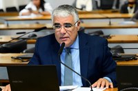 Avança projeto que cria política de combate ao suicídio de menores