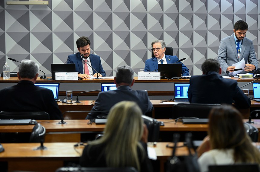 Mesa: 
relator da CMMPV 1300/2025, deputado Fernando Coelho Filho (União-PE). 
vice-presidente da CMMPV 1300/2025, deputado Joaquim Passarinho (PL-PA).