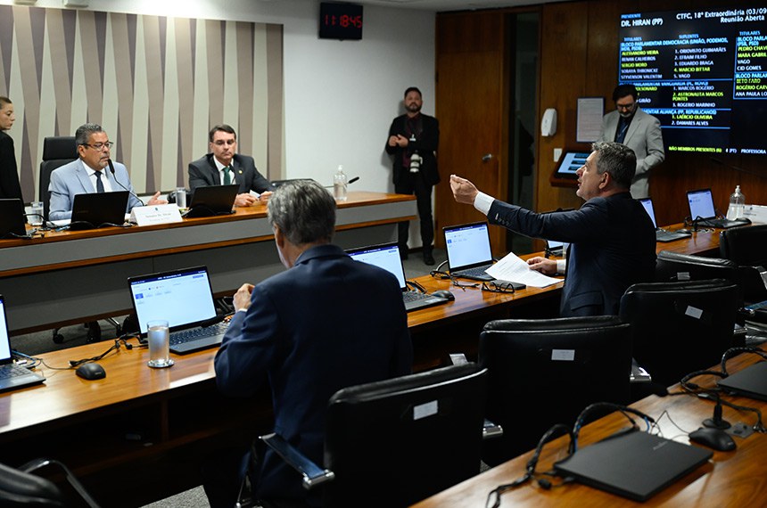 Bancada:
senador Rogério Carvalho (PT-SE), em pronunciamento.