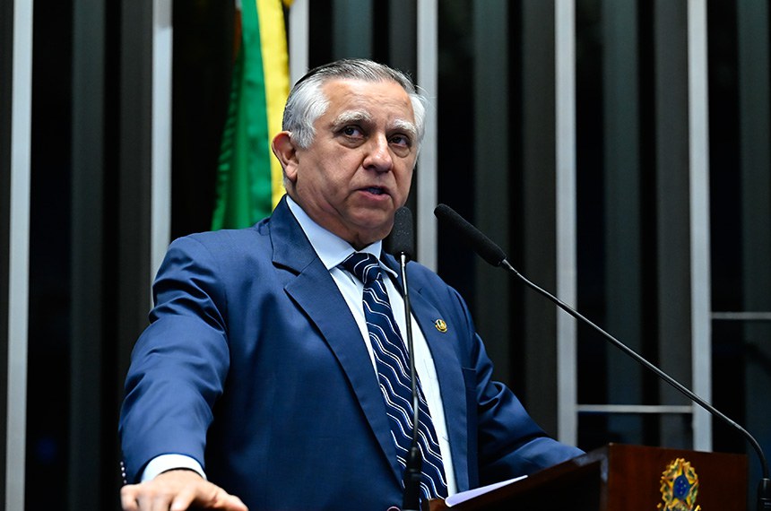 Senador Izalci Lucas (PL-DF) em discurso à tribuna.