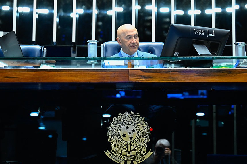 2º secretário da Mesa do Senado Federal, senador Confúcio Moura (MDB-RO) conduz sessão.