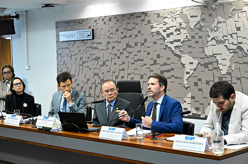 Mesa: 
secretário federal de Controle Interno da Controladoria-Geral da União (CGU), Ronald da Silva Balbe;
presidente da CRA, senador Zequinha Marinho (Podemos-PA);
consultor jurídico do Ministério do Desenvolvimento Agrário e Agricultura Familiar (MDA), Carlos Henrique Naegeli Gondim em pronunciamento;
diretor de Gestão Estratégica do Instituto Nacional de Colonização e Reforma Agrária (Incra), Gustavo Souto Noronha.