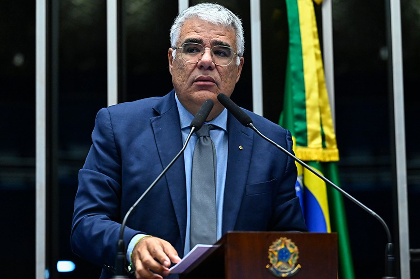 Em discurso, à tribuna, senador Eduardo Girão (Novo-CE). 