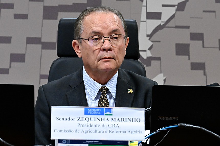 Presidente da CRA, senador Zequinha Marinho (Podemos-PA) conduz reunião.