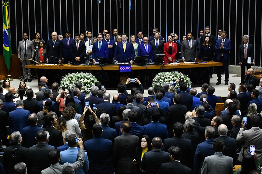 Mesa: 
presidente da Confederação Nacional dos Municípios (CNM), Paulo Ziulkoski; 
primeiro-secretário da Mesa da Câmara dos Deputados, deputado Carlos Veras (PT-PE); 
presidente da Câmara dos Deputados, deputado Hugo Motta (Republicanos-PB); 
presidente do Senado Federal, senador Davi Alcolumbre (União-AP); 
secretário-geral da Mesa do Senado Federal, Danilo Augusto Barboza de Aguiar; 
primeira-secretária da Mesa do Senado Federal, senadora Daniella Ribeiro (PP-PB); 
prefeito da Cidade de São Paulo e segundo vice-presidente Nacional da Frente Nacional de Prefeitas e Prefeitos (FNP), Ricardo Nunes;
senadora Jussara Lima (PSD-PI); 
senadora Zenaide Maia (PSD-RN); 
senador Alessandro Vieira (MDB-SE).