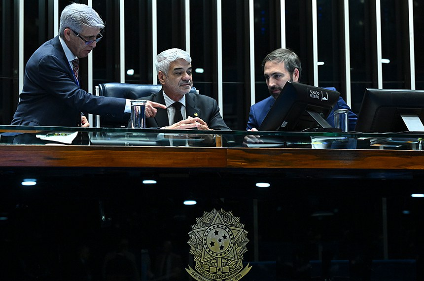 Mesa: 
2º vice-presidente do Senado Federal, senador Humberto Costa (PT-PE); 
secretário-geral da Mesa do Senado Federal, Danilo Augusto Barboza de Aguiar.