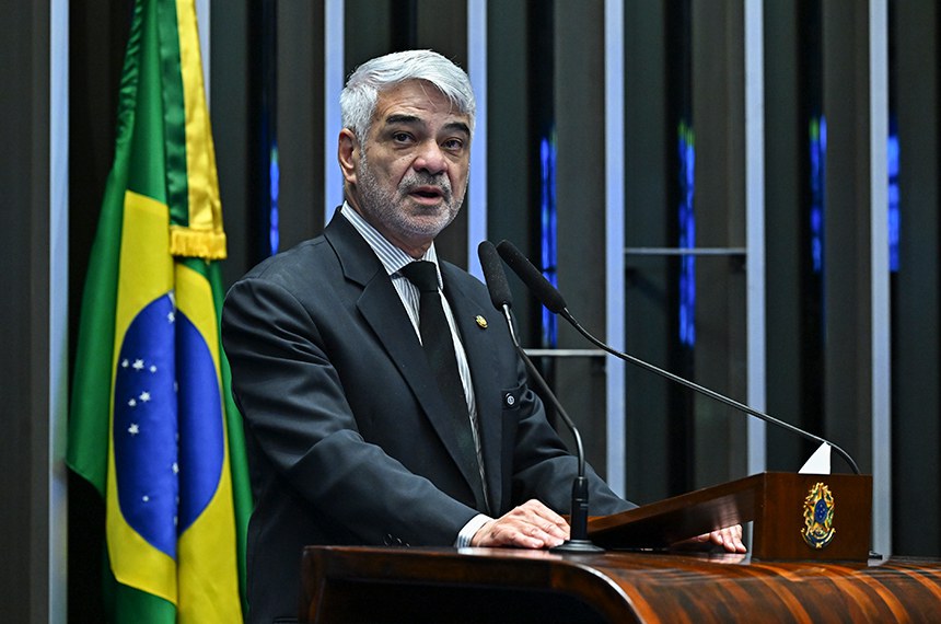 Em discurso, à tribuna, senador Humberto Costa (PT-PE).