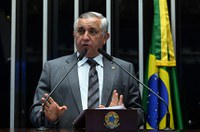 Izalci critica julgamento no STF e defende CPMI do INSS