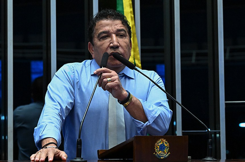 Senador Magno Malta (PL-ES) em discurso à tribuna.