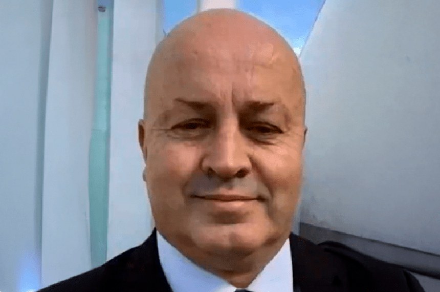 Além disso, há entre os requerimentos aprovados solicitações de relatórios de inteligência financeira (RIFs) ao Conselho de Controle de Atividades Financeiras (Coaf). Também há pedidos de documentos e relatórios sobre visitas a instituições como Câmara dos Deputados, Palácio do Planalto, Receita Federal, Tribunal de Contas da União (TCU) e Controladoria-Geral da União (CGU), entre outras.