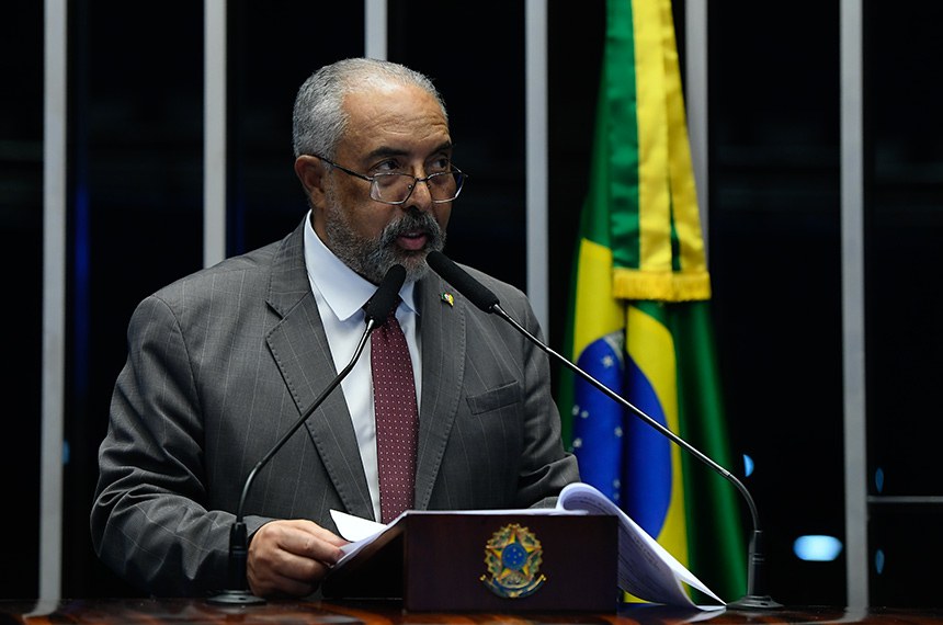 Em discurso, à tribuna, senador Paulo Paim (PT-RS).