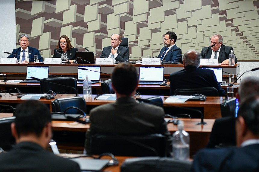 Mesa: 
presidente da Associação Paulista de Medicina (APM), Antonio José Gonçalves;
presidente da Coordenação de Aperfeiçoamento de Pessoal de Nível Superior (Capes), Denise Pires de Carvalho em pronunciamento;
presidente da CAS, senador Marcelo Castro (MDB-PI);
secretário executivo da Comissão Nacional de Residência Médica (CNRM), Rodrigo Cariri Chalegre de Almeida; 
diretor da Faculdade de Medicina em São José do Rio Preto (Faceres), Toufic Anbar Neto.
