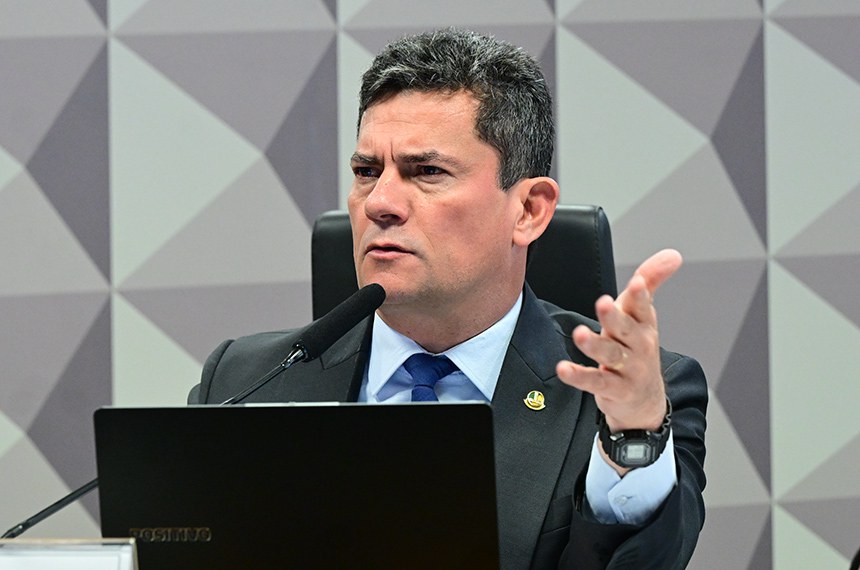 À mesa, presidente eventual da CDH, senador Sergio Moro (União-PR).