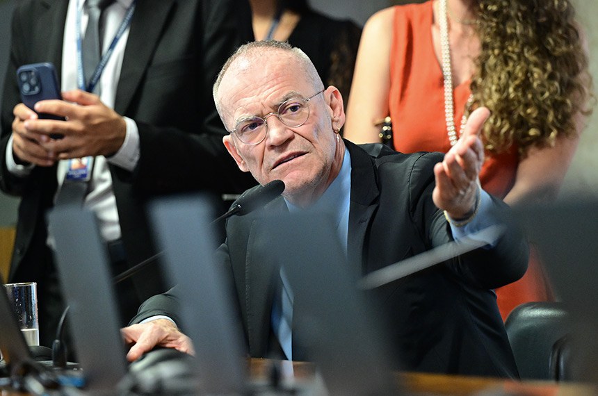 À bancada, relator Ad hoc do PL 175/2019, senador Fabiano Contarato (PT-ES). 