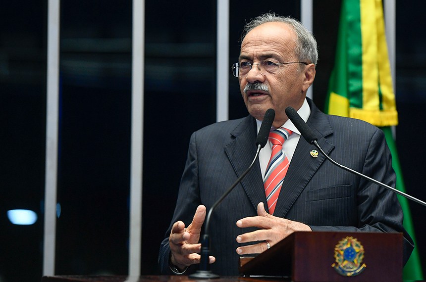 À tribuna, em discurso, senador Chico Rodrigues (PSB-RR). 