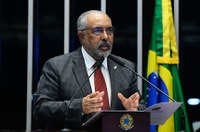 Congresso deve votar matérias de interesse da população e não de alguns parlamentares, diz Paim