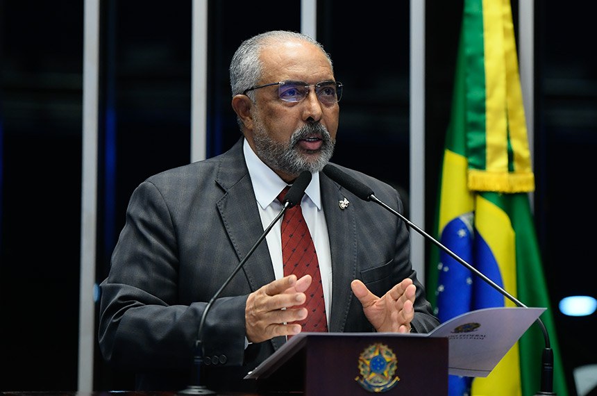 Em discurso, à tribuna, senador Paulo Paim (PT-RS).
