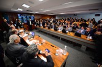 Prazo de 180 dias para oferta de novo medicamento pelo SUS vai à Câmara