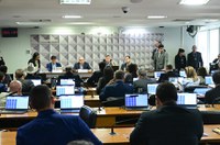 CPMI do INSS aprova 174 requerimentos; convocações de ministros viram convites