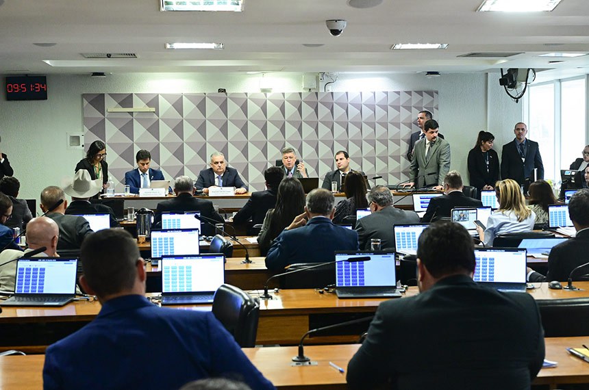 Mesa: 
vice-presidente da CPMI - INSS, deputado Duarte Jr. (PSB-MA);
relator da CPMI - INSS, deputado Alfredo Gaspar (União-AL);
presidente da CPMI - INSS, senador Carlos Viana (Podemos-MG), conduz reunião;
coordenador de Comissões Especiais, Temporárias e Parlamentares de Inquérito (Coceti), Leandro Augusto de Araújo Cunha Bueno.