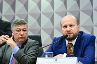 Nelson Wilians nega participação em fraudes e cala-se diante da CPMI