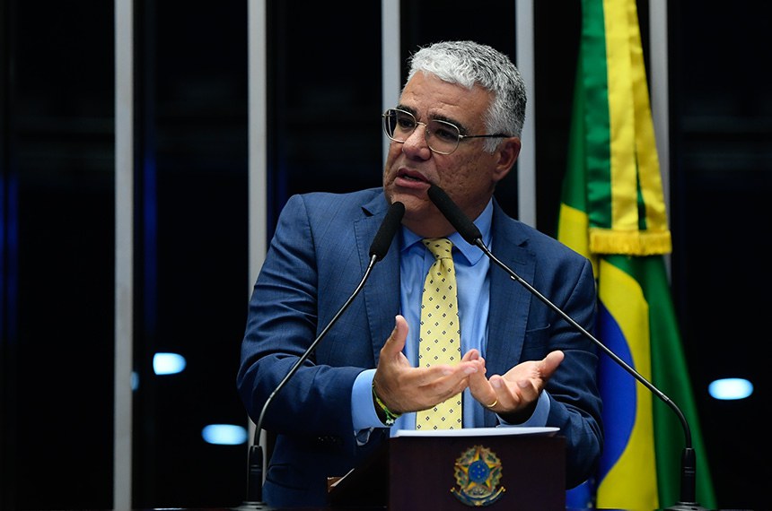 Senador Eduardo Girão (Novo-CE) em discurso à tribuna.