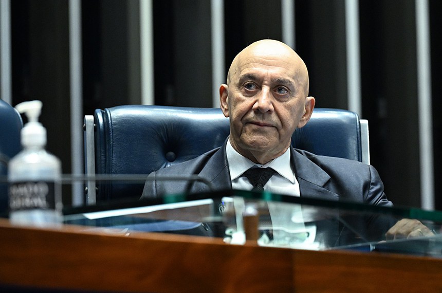 Mesa: 
2º secretário da Mesa do Senado Federal, senador Confúcio Moura (MDB-RO), conduz sessão.