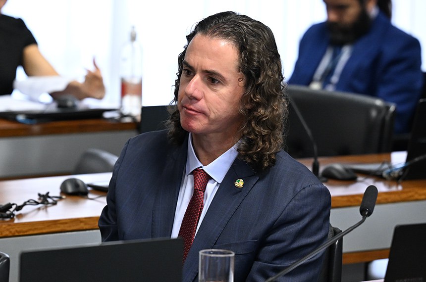 À bancada, relator do PL 3.618/2019, senador Veneziano Vital do Rêgo (MDB-PB).
