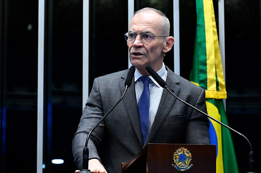 Em discurso, à tribuna, senador Fabiano Contarato (PT-ES).