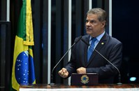 Nelsinho Trad celebra aniversário de 35 anos do SUS