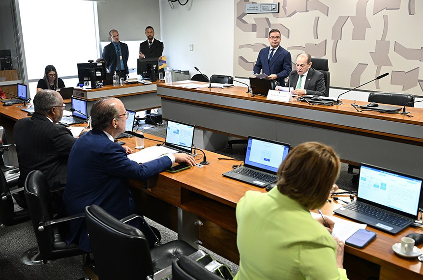 Bancada:
senadora Jussara Lima (PSD-PI), em pronunciamento; 
senador Fernando Dueire (MDB-PE); 
senador Paulo Paim (PT-RS).