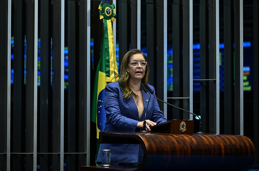 Senadora Dra. Eudócia (PL-AL) em discurso à tribuna.