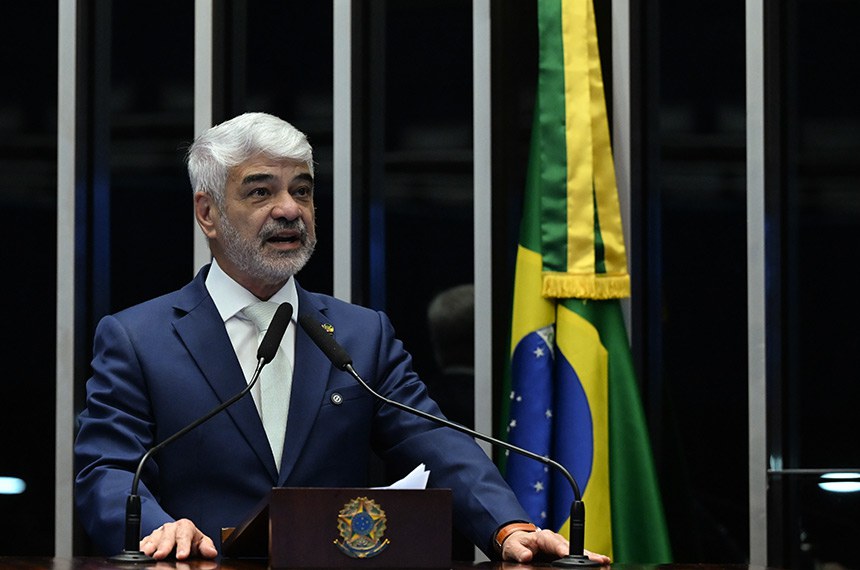 Em discurso, à tribuna, senador Humberto Costa (PT-PE).