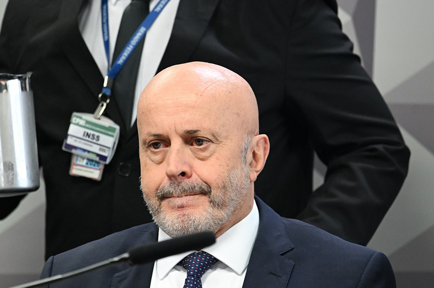 Mesa: 
empresário Antônio Carlos Camilo Antunes (depoente).