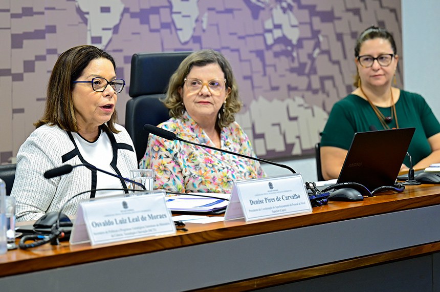 Mesa:
presidente da Coordenação de Aperfeiçoamento de Pessoal de Nível Superior (Capes), Denise Pires de Carvalho em pronunciamento; 
presidente eventual da CCT, senadora Teresa Leitão (PT-PE);
decana de Pesquisa e Inovação da Universidade de Brasília (UnB), Renata Aquino.