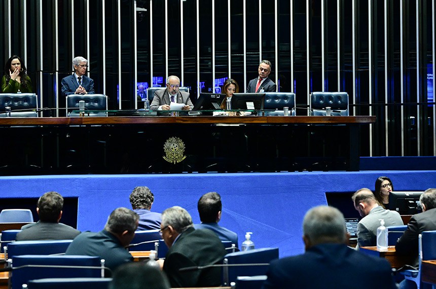 Convidados à bancada.