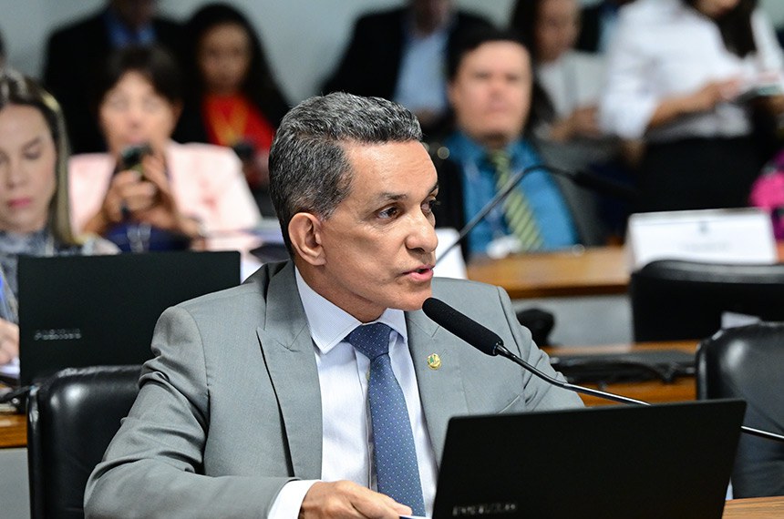 Em pronunciamenrto, à bancada, senador Mecias de Jesus (Republicanos-RR). 