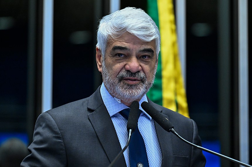 Em discurso, à tribuna, senador Humberto Costa (PT-PE).