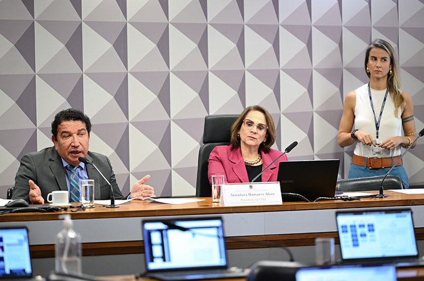 Mesa: 
senador Magno Malta (PL-ES) em pronunciamento;
presidente da CDH, senadora Damares Alves (Republicanos-DF).