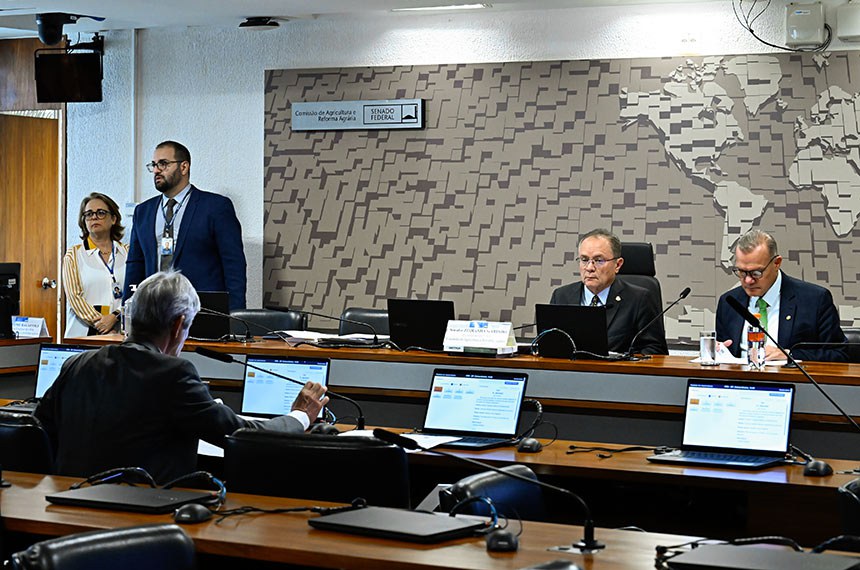 Em pronunciamento, à bancada, senador Jaime Bagattoli (PL-RO).