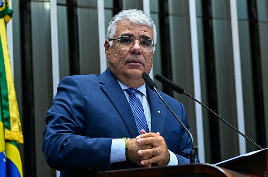 Em discurso, à tribuna, senador Eduardo Girão (Novo-CE).