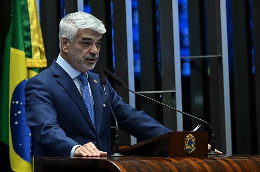 Senador Humberto Costa (PT-PE) em discurso à tribuna.