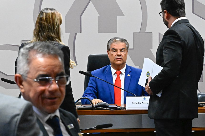Mesa: 
presidente da FPTRB, senador Nelsinho Trad (PSD-MS), em pronunciamento.