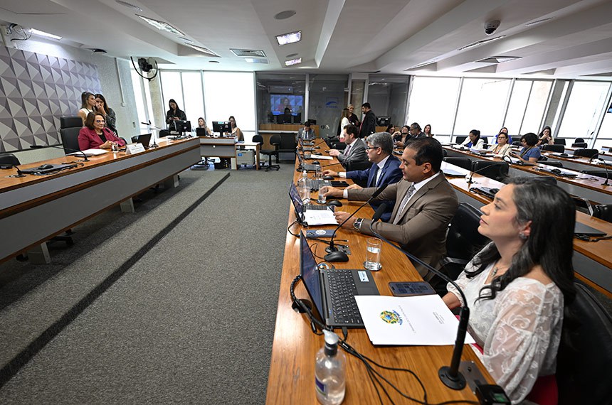 Bancada:
deputada Iza Arruda (MDB-PE);
senador Weverton (PDT-MA) em pronunciamento;
senador Alessandro Vieira (MDB-SE).