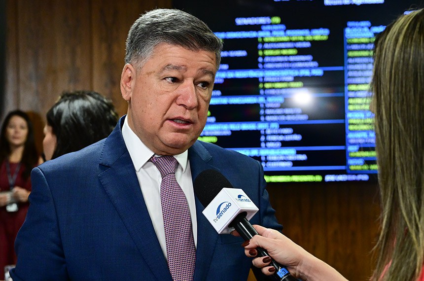 Presidente da CPMI - INSS, senador Carlos Viana (Podemos-MG), concede entrevista.