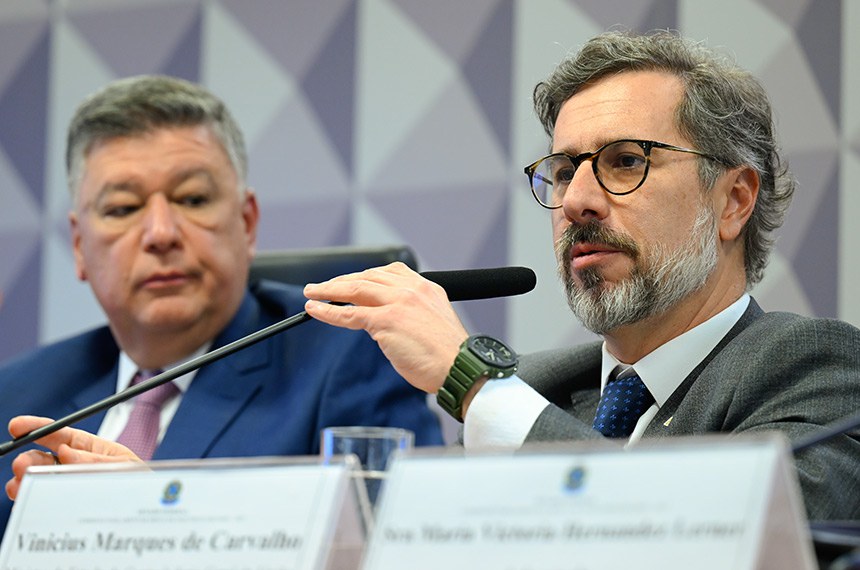 Mesa: 
presidente da CPMI - INSS, senador Carlos Viana (Podemos-MG); 
ministro de Estado da Controladoria Geral da União, Vinicius Marques de Carvalho em pronunciamento.