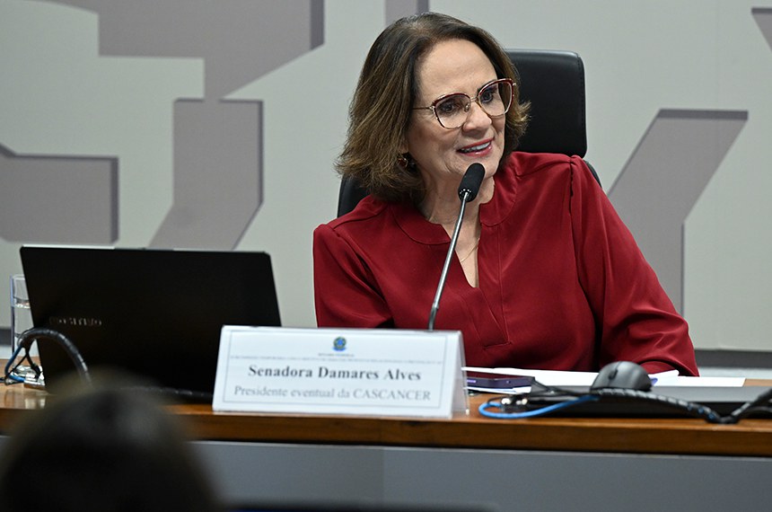 Mesa: 
presidente eventual da CASCANCER, senadora Damares Alves (Republicanos-DF) - em pronunciamento. 